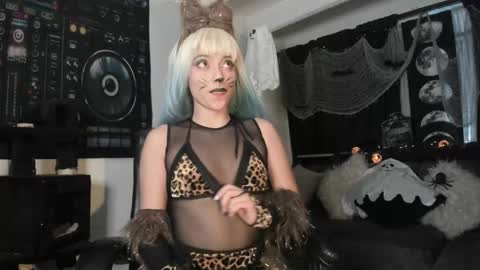 Snapshot of laulopez0 chatting on 11-02-25, 05:10 Laura Switch Girl online show from 11-02-25, 05:10