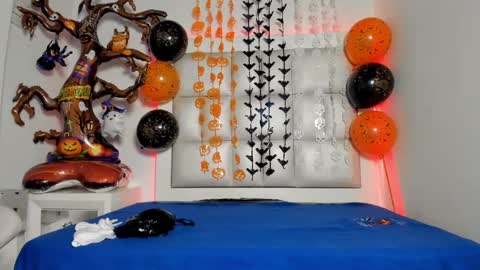 laura__js_ online show from 10-06-25, 05:27