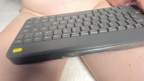 laura__js_ online show from 10-16-25, 05:52