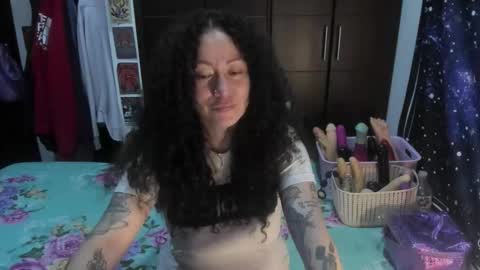  Wen  online show from 12-17-25, 04:57