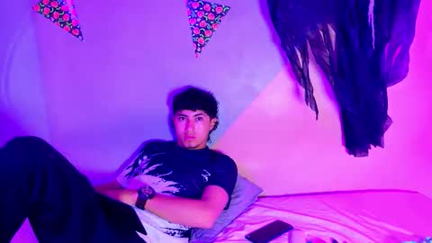 laura_and_kevin online show from 10-28-25, 01:36