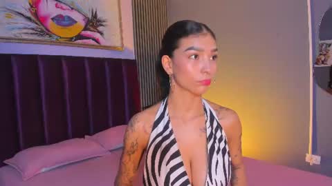 Laura online show from 07-04-26, 12:11