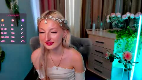 Snapshot of laura_blush chatting on 10-06-25, 08:23 Laura online show from 10-06-25, 08:23