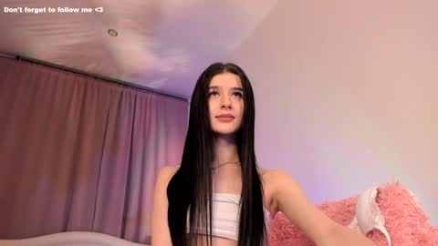 Snapshot of laura_coy chatting on 01-26-25, 02:35 Laura online show from 01-26-25, 02:35