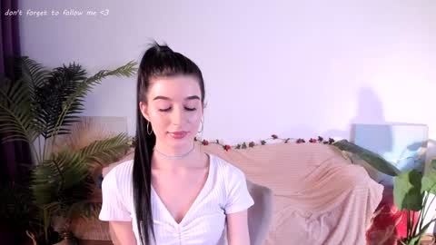 Snapshot of laura_coy chatting on 02-05-25, 11:28 Laura online show from 02-05-25, 11:28