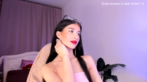 Snapshot of laura_coy chatting on 09-17-25, 07:37 Laura online show from 09-17-25, 07:37