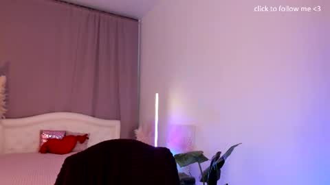 Snapshot of laura_coy chatting on 09-30-25, 07:52 Laura online show from 09-30-25, 07:52