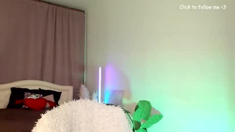 Snapshot of laura_coy chatting on 10-17-25, 07:27 Laura online show from 10-17-25, 07:27