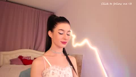 Snapshot of laura_coy chatting on 01-11-26, 11:10 Laura online show from 01-11-26, 11:10