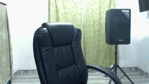 Snapshot of laura_craizy chatting on 05-30-26, 03:03 CALL ME LOVE LAURA online show from 05-30-26, 03:03