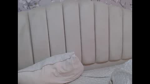 Snapshot of laura_d23 chatting on 12-18-24, 05:04 laura online show from 12-18-24, 05:04