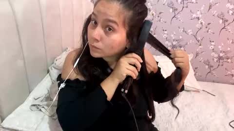 Snapshot of laura_d23 chatting on 01-21-25, 02:00 laura online show from 01-21-25, 02:00