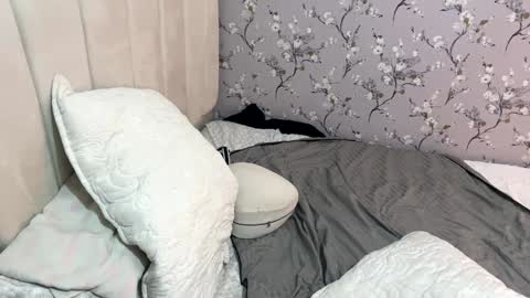 Snapshot of laura_d23 chatting on 02-01-25, 05:18 laura online show from 02-01-25, 05:18