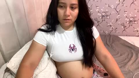 Snapshot of laura_d23 chatting on 02-03-25, 03:53 laura online show from 02-03-25, 03:53
