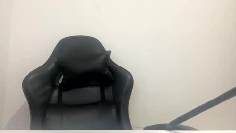 Snapshot of laura_d23 chatting on 09-11-25, 11:38 laura online show from 09-11-25, 11:38