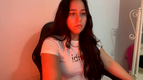 Snapshot of laura_d23 chatting on 09-22-25, 12:01 laura online show from 09-22-25, 12:01