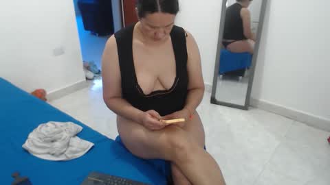 laura_foxx2379 online show from 01-09-26, 04:54