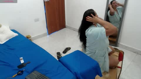 laura_foxx2379 online show from 05-16-26, 03:33
