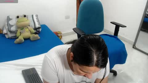 laura_foxx2379 online show from 07-15-26, 04:23