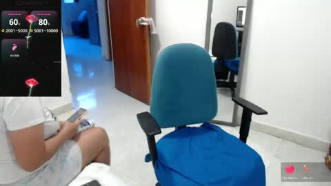 laura_foxx2379 online show from 07-18-26, 04:22