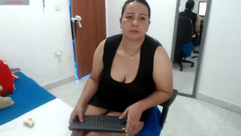laura_foxx2379 online show from 07-27-26, 06:48