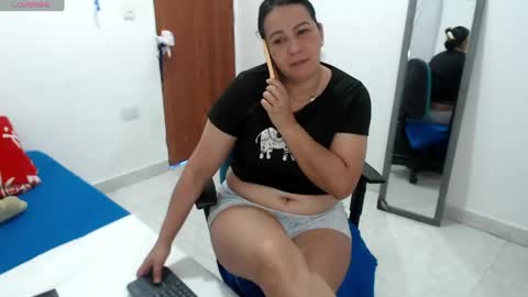 laura_foxx2379 online show from 07-29-26, 05:55