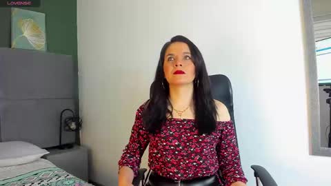 laura hotties online show from 03-06-25, 12:30