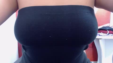  Laura  online show from 10-17-25, 04:09