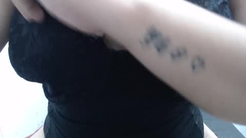  Laura  online show from 11-04-25, 01:16