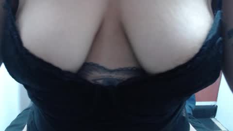 Snapshot of laura_hotyy chatting on 02-12-26, 12:00 Laura online show from 02-12-26, 12:00