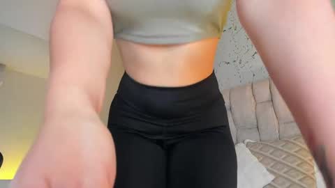 LauraIvy online show from 04-01-26, 01:41