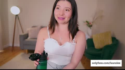 Laura Lee. online show from 03-10-25, 02:17