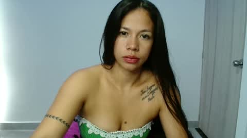 Snapshot of laura_macias chatting on 01-11-26, 05:07 lau online show from 01-11-26, 05:07