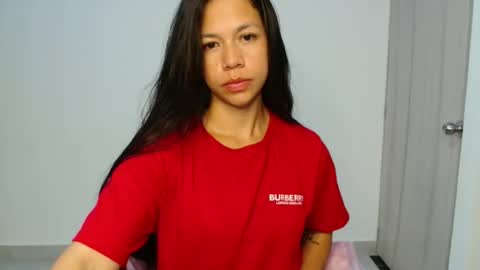 Snapshot of laura_macias chatting on 02-01-26, 10:47 lau online show from 02-01-26, 10:47