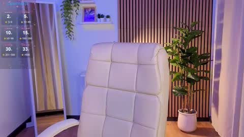 Snapshot of laura_palmerrrr chatting on 10-05-25, 02:32 Miss Laura online show from 10-05-25, 02:32