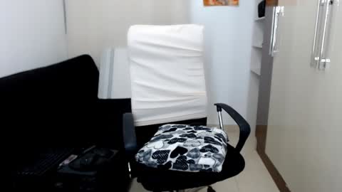 Laura online show from 02-01-25, 04:14