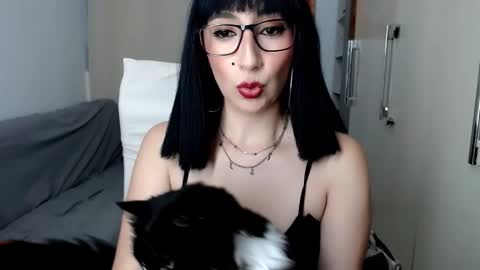 Laura online show from 10-14-25, 10:54