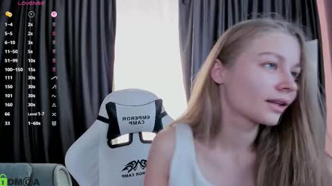 Laura online show from 09-26-25, 02:21