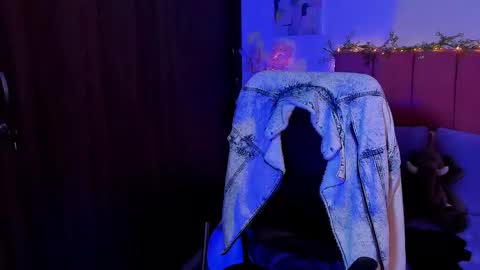 Laura Rose online show from 10-15-25, 03:12