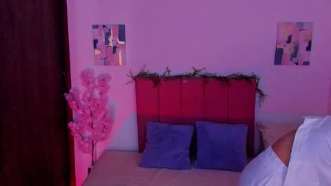 Laura Rose online show from 10-24-25, 05:31