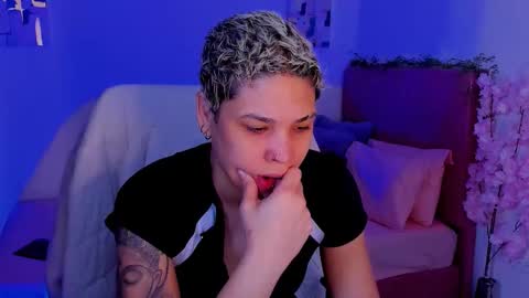 Laura Rose online show from 10-28-25, 03:14