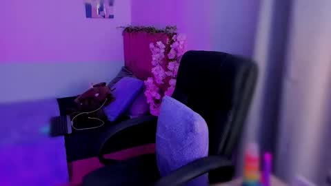 Laura Rose online show from 11-24-25, 10:53