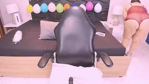 Snapshot of laura_riley chatting on 01-19-26, 11:58 Laura online show from 01-19-26, 11:58