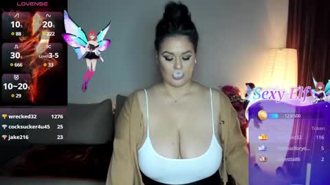 Snapshot of laura_sinner chatting on 01-22-25, 02:26 Laura online show from 01-22-25, 02:26