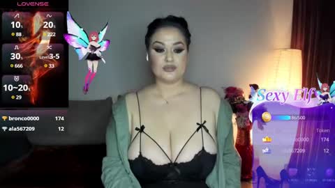 Snapshot of laura_sinner chatting on 01-22-25, 08:28 Laura online show from 01-22-25, 08:28