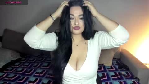 Snapshot of laura_sinner chatting on 10-13-25, 02:28 Laura online show from 10-13-25, 02:28