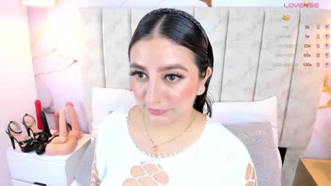 Laura Smith online show from 11-28-25, 07:05