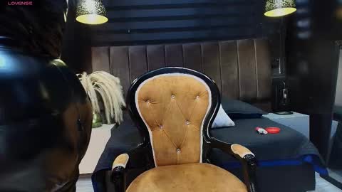 Laura wallets online show from 02-26-26, 06:29