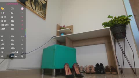 Laura Zans   I am sensual goddes and i was born for loveworshipping and enjoyment. online show from 04-12-26, 01:27