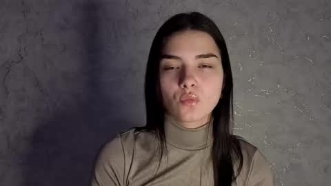 Snapshot of lauraback chatting on 01-19-26, 12:20 Laura online show from 01-19-26, 12:20